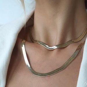 Lili Claspe Herringbone Necklace
